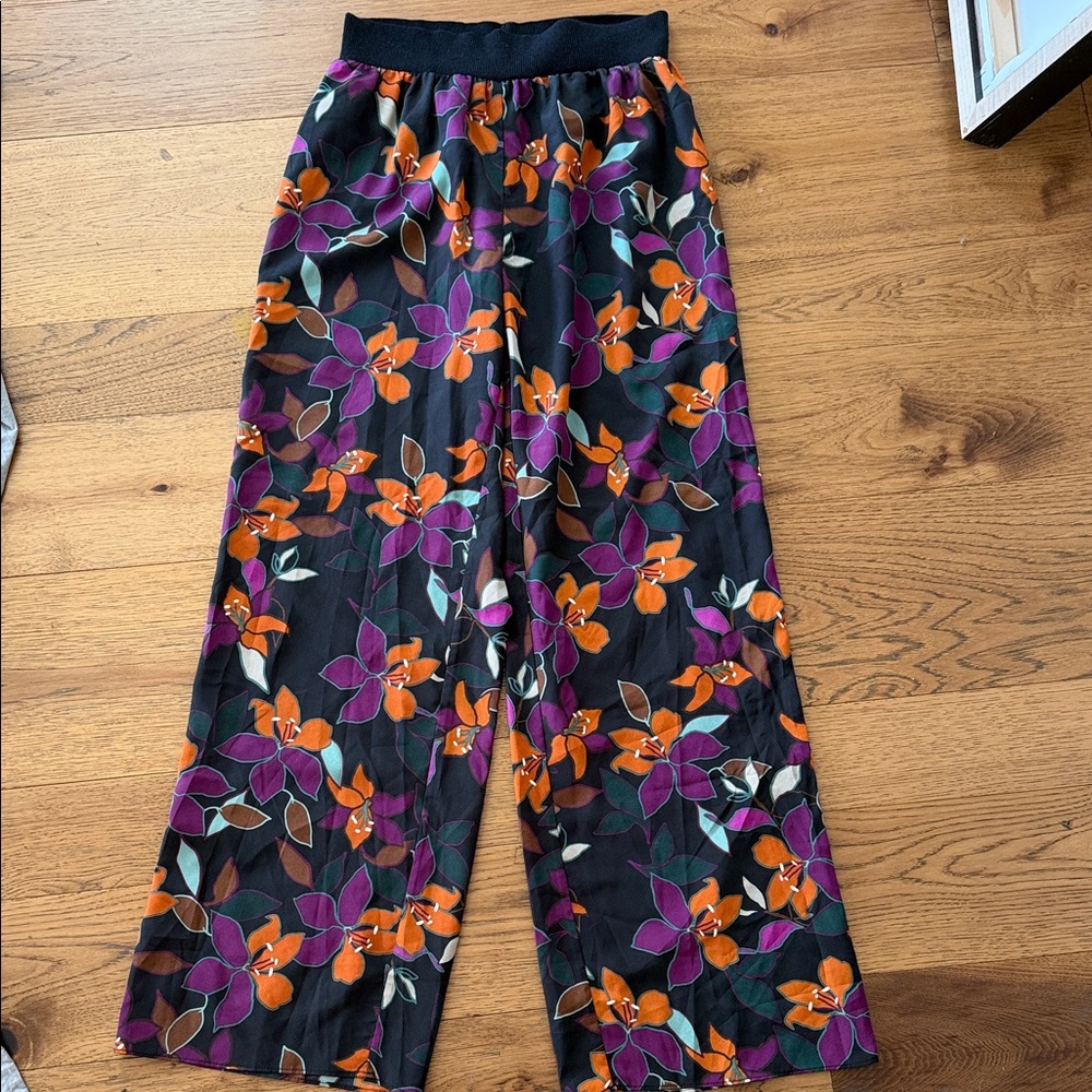 NEW WITH TAGS Calvin Klein Black and Multicolor Floral Pants